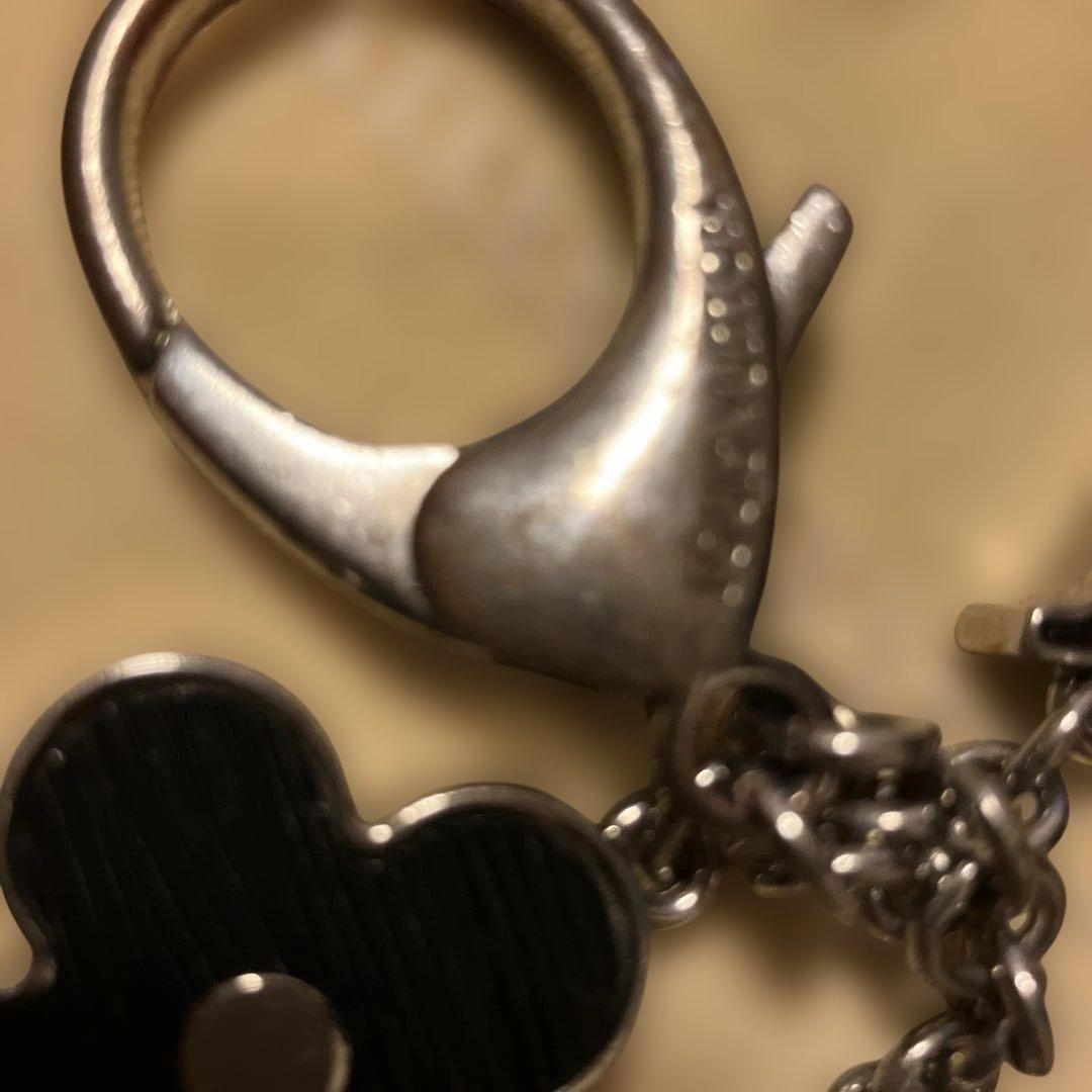 Louis Vuitton ロゴチャーム ブラック シルバー