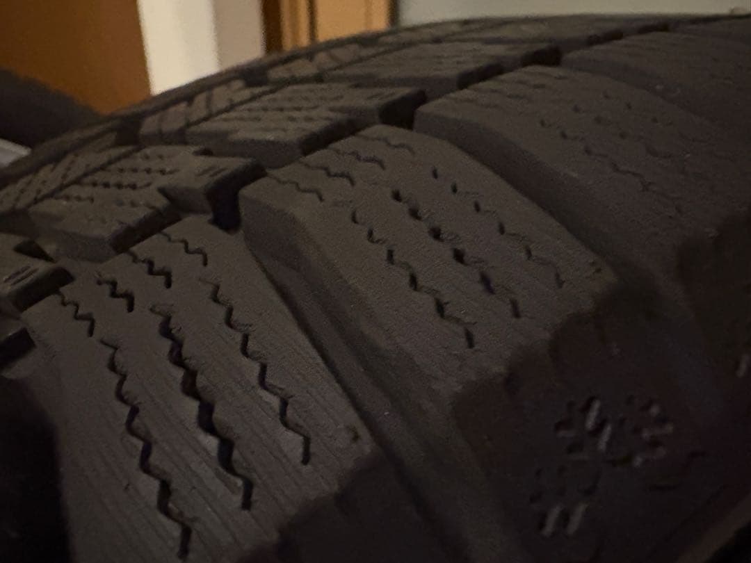 ICE NAVI 8 スタッドレス4本195/60R17 ライズ等に！