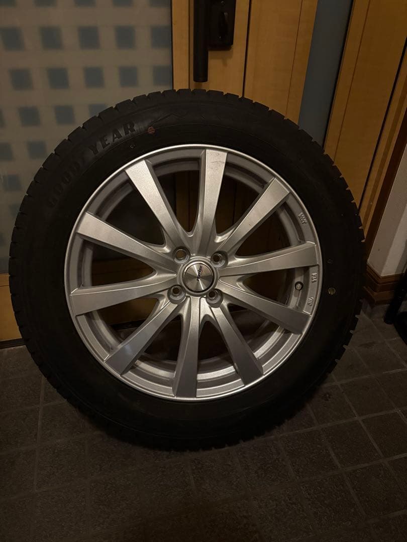 ICE NAVI 8 スタッドレス4本195/60R17 ライズ等に！