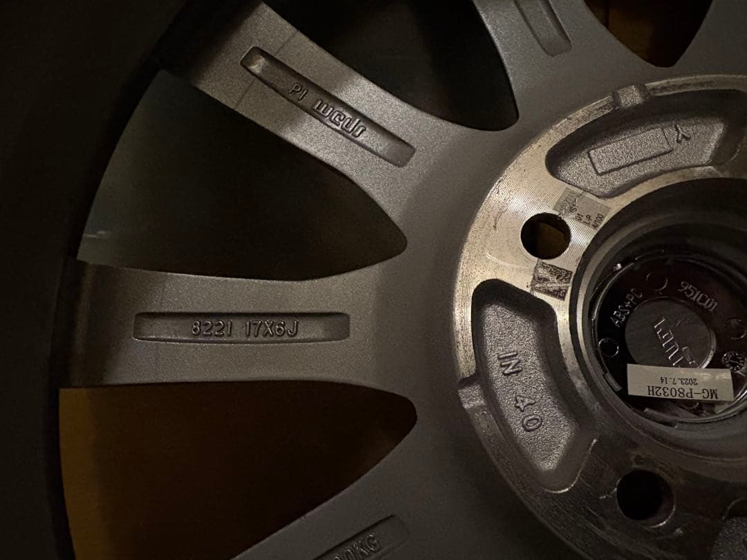 ICE NAVI 8 スタッドレス4本195/60R17 ライズ等に！