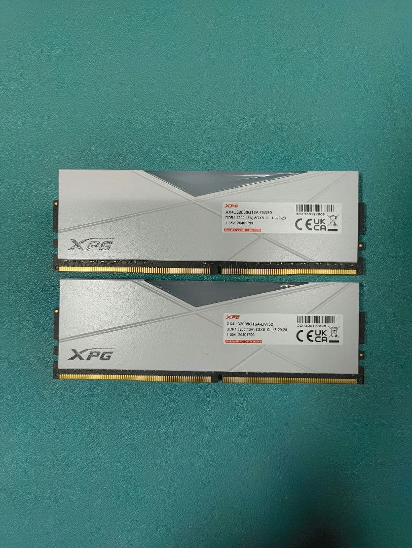 XPG DDR4 3200mhz RGBメモリ　8GB x 2