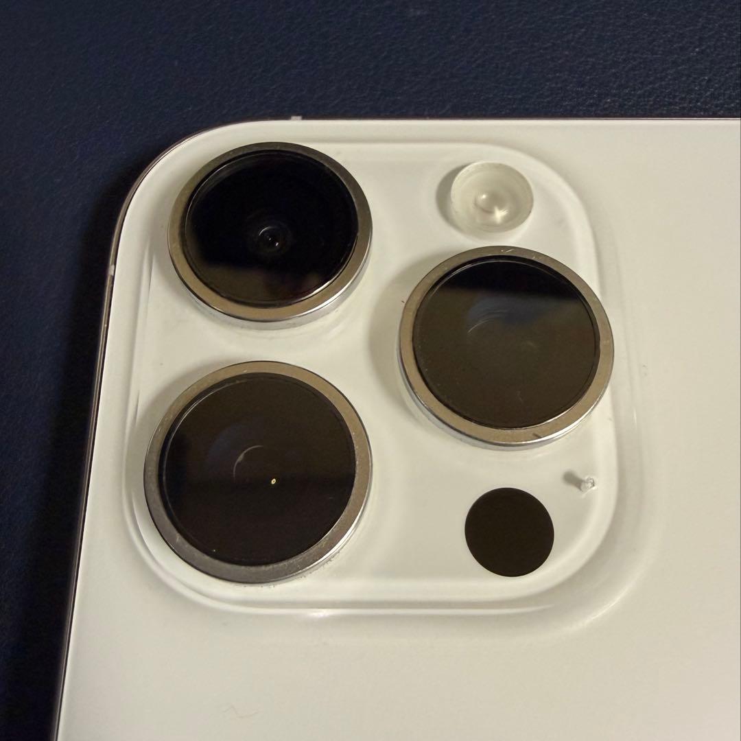 iPhone 16 Pro 256GB 本体　ホワイトチタニウム