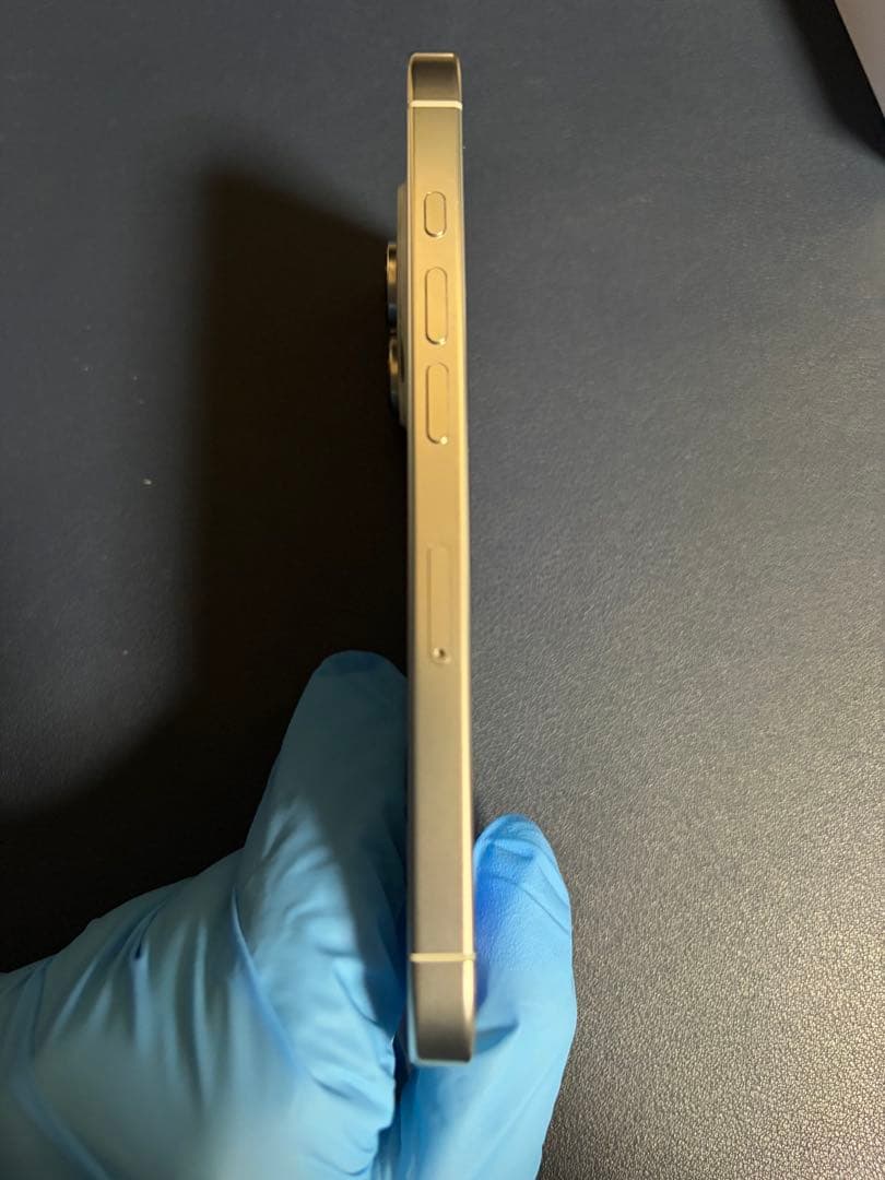 iPhone 16 Pro 256GB 本体　ホワイトチタニウム