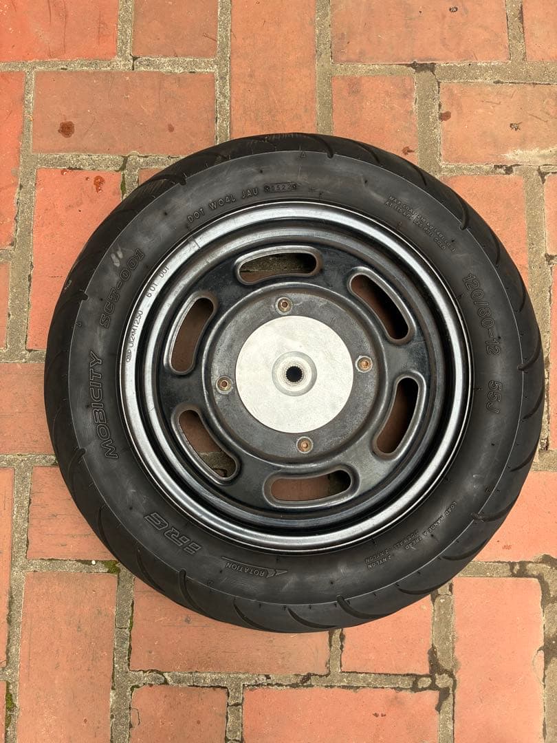 ズーマー　リアタイヤ付きホイール　12インチ　ハブ付き　ポン付け