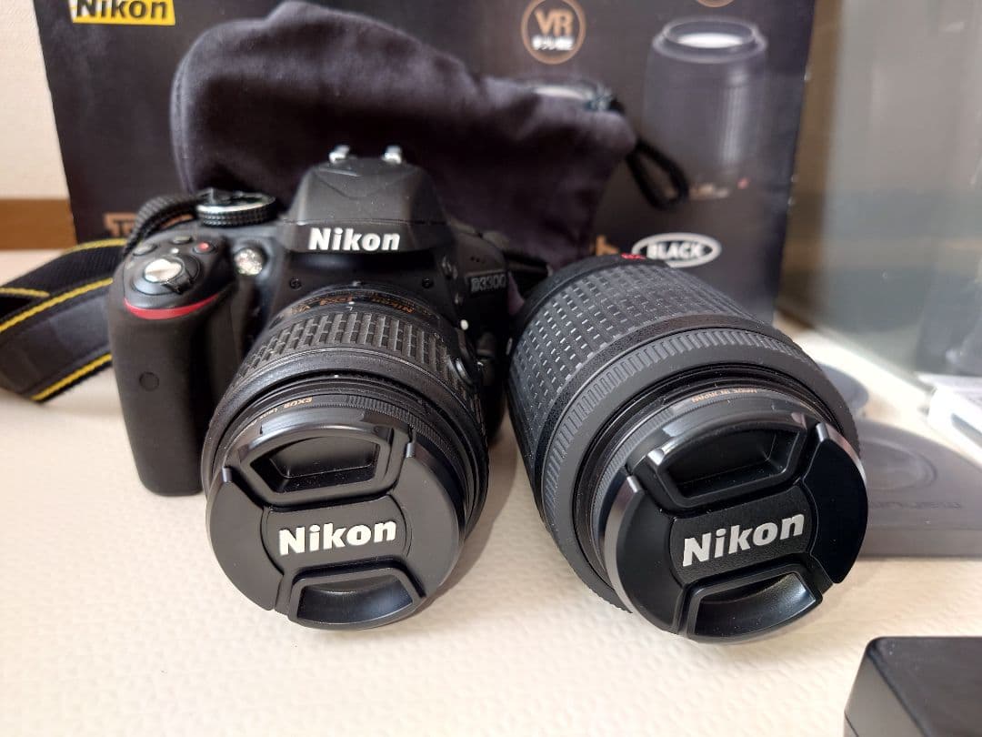 Nikon D3300 ダブルズームキット 一眼レフカメラ