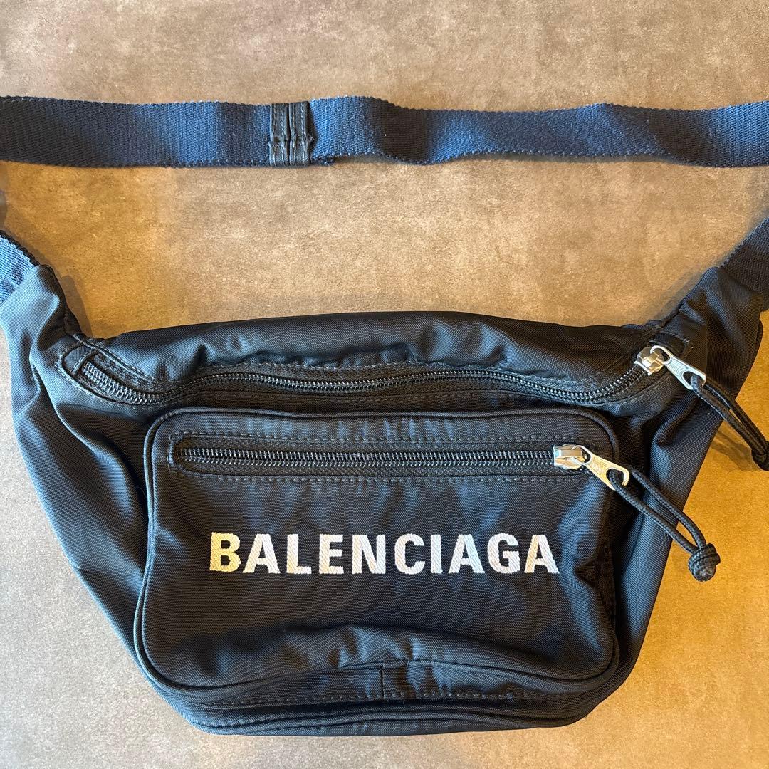 BALENCIAGA バレンシアガ　ボディバッグ　ナイロンバッグ