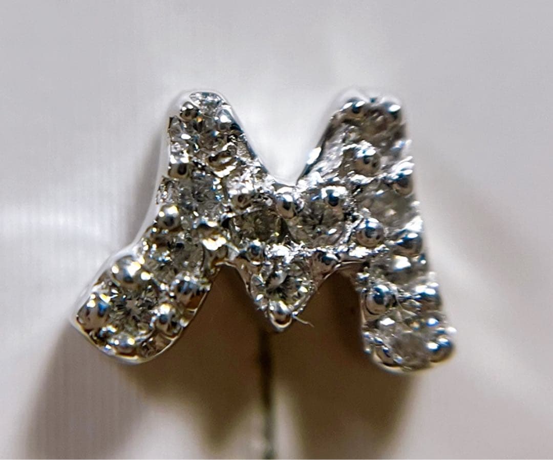 お値下げ最終日　テイクアップ　K18ホワイトゴールド　ダイヤモンドピアス　「Ｍ」