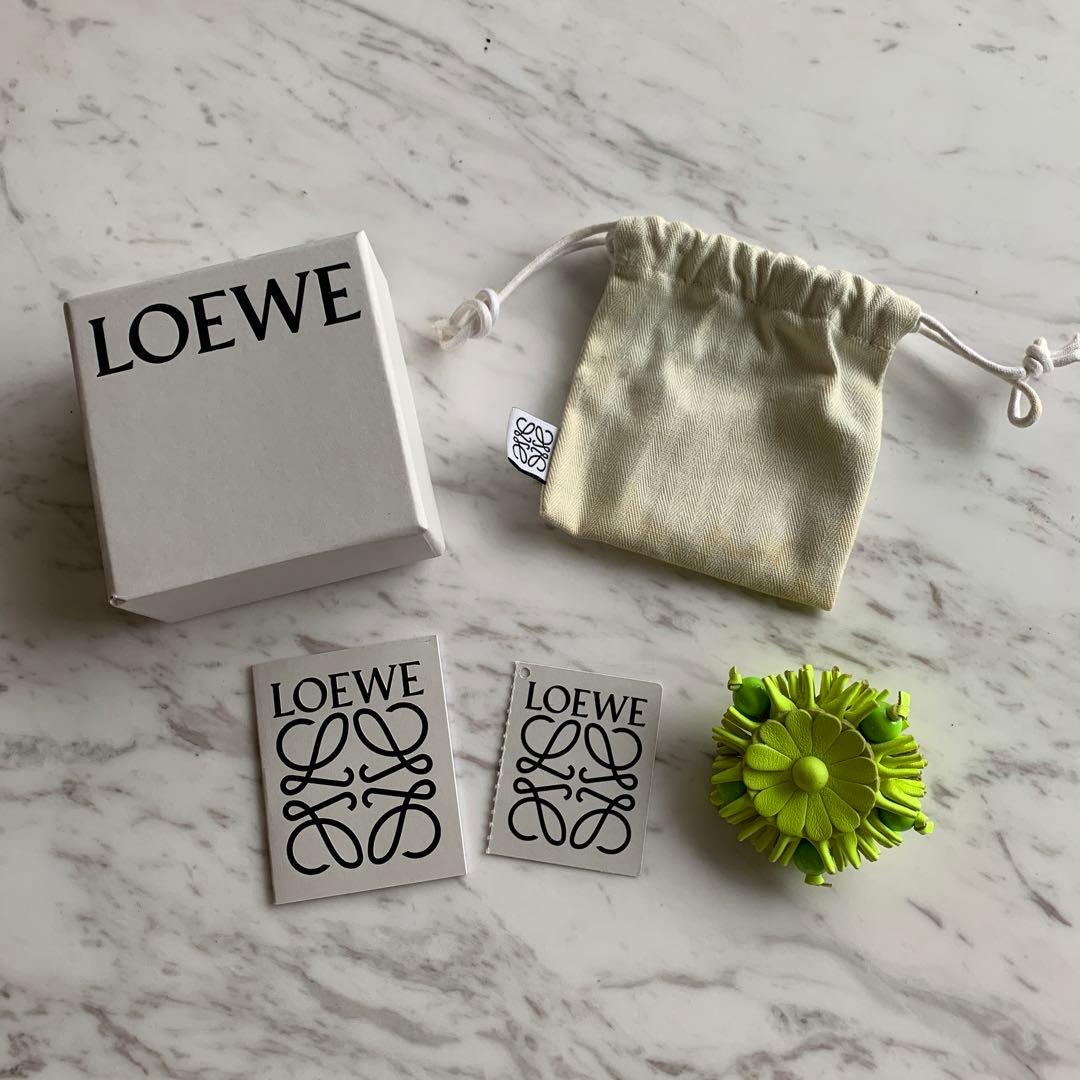 LOEWE ロエベ カーフ スタッド バッグチャーム フラワー ライトグリーン