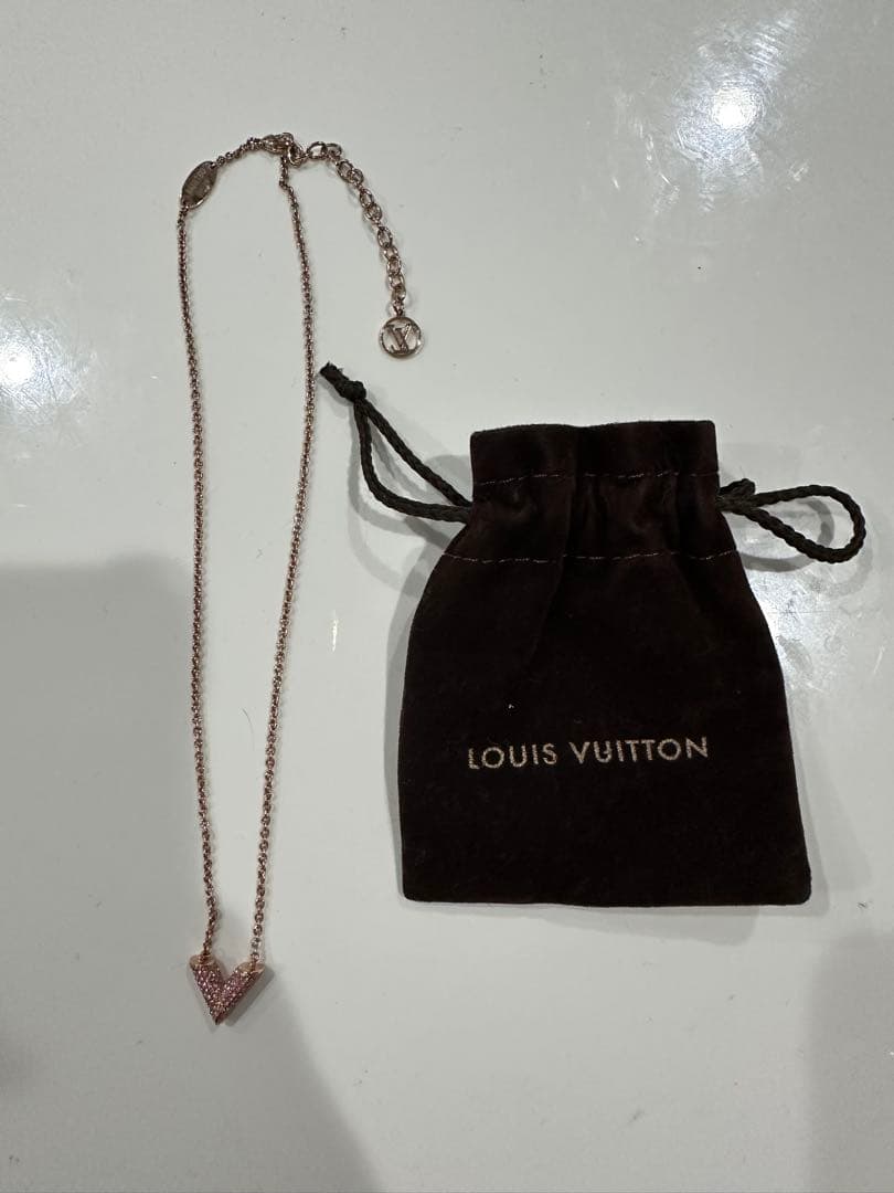 LOUIS VUITTON エセンシャルv ネックレス　ピンクゴールド