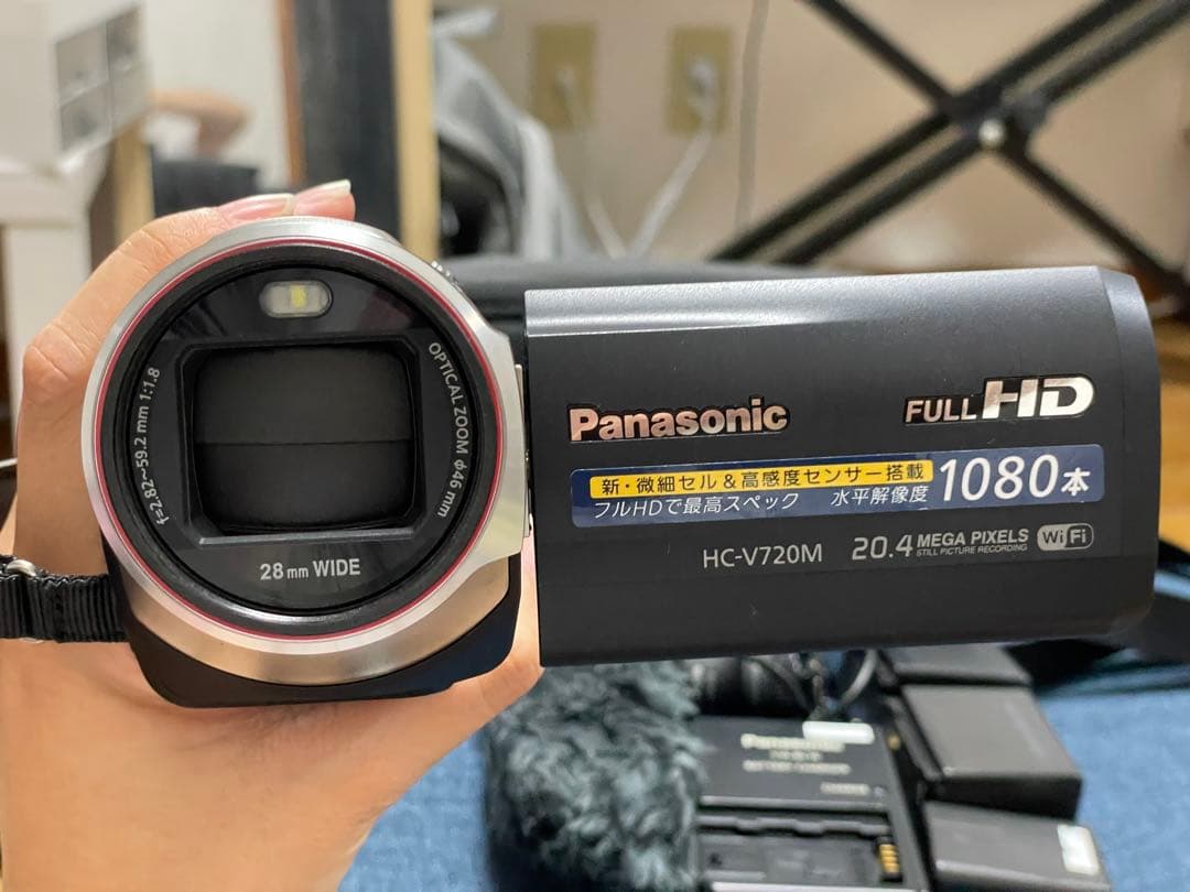 Panasonic HC-V720M ビデオカメラ 本体とアクセサリー