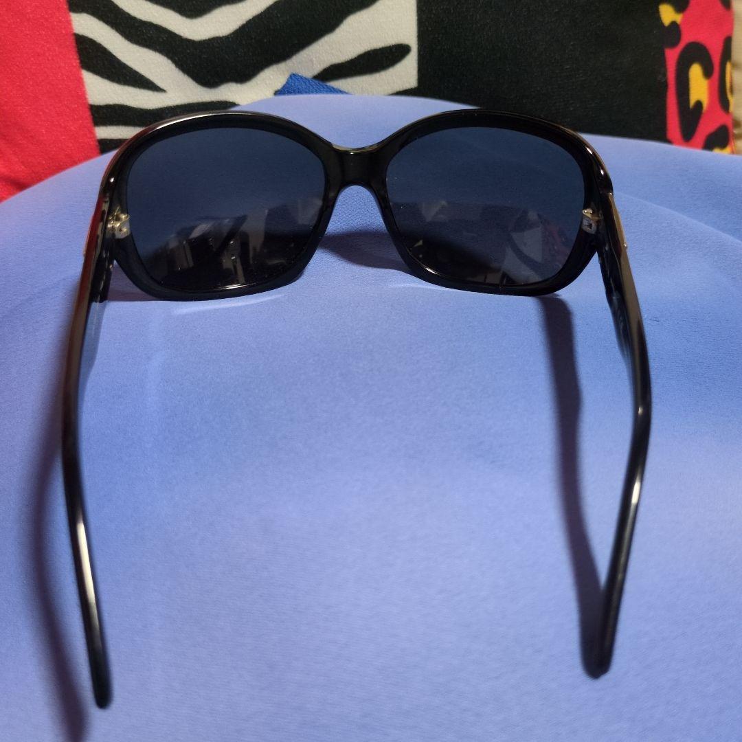 お*ぎ様 PRADA ブラックサングラス ダークブルーレンズ