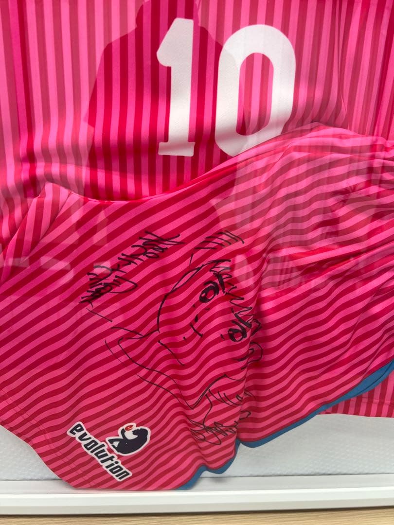ピンク サッカーシャツ 10番 サイン入り