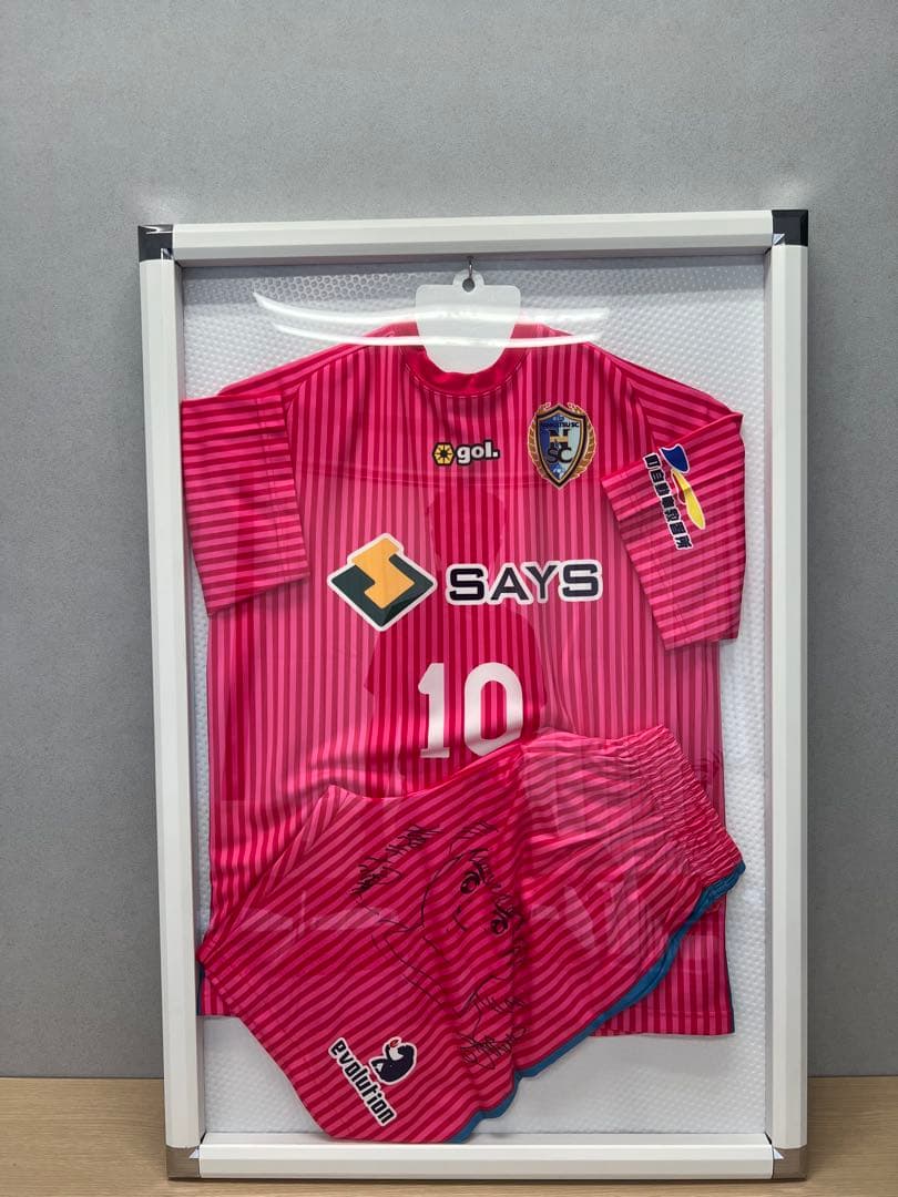 ピンク サッカーシャツ 10番 サイン入り