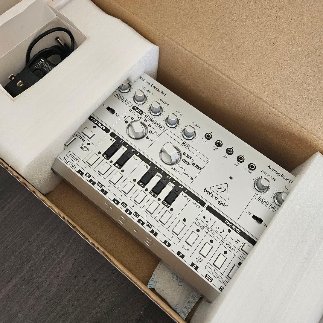 Behringer TD-3-SR アナログシンセサイザー