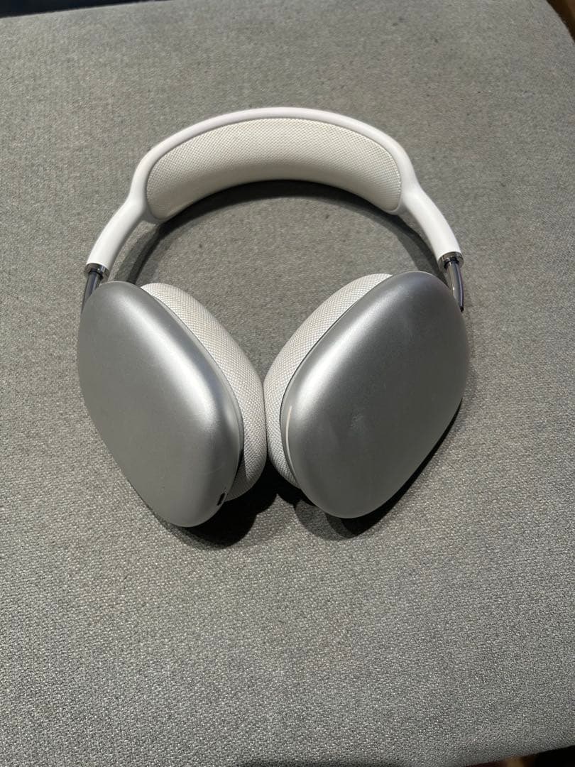 シルバー ワイヤレスヘッドホン オーバーイヤー型　Apple