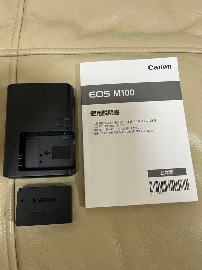 Canon EOS M100 ホワイト レンズ2本・カメラカバー付き