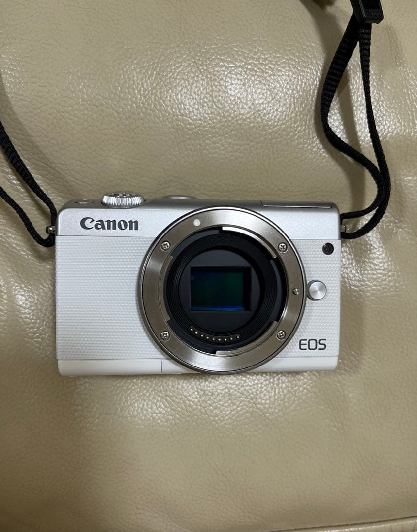 Canon EOS M100 ホワイト レンズ2本・カメラカバー付き