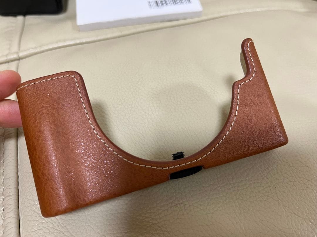 Canon EOS M100 ホワイト レンズ2本・カメラカバー付き