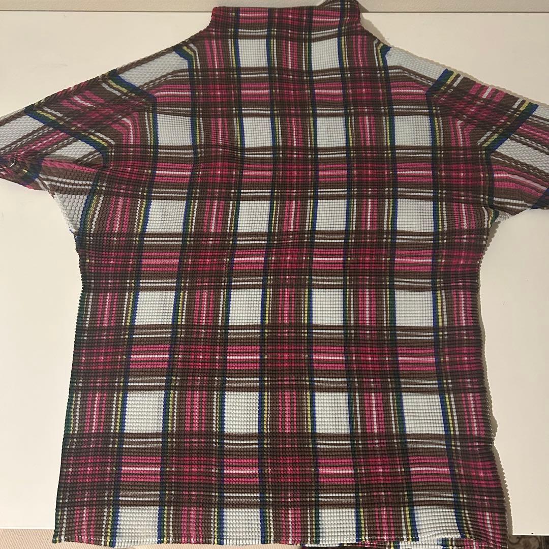 ミヤケイッセイプリーツチェック柄タートルネック