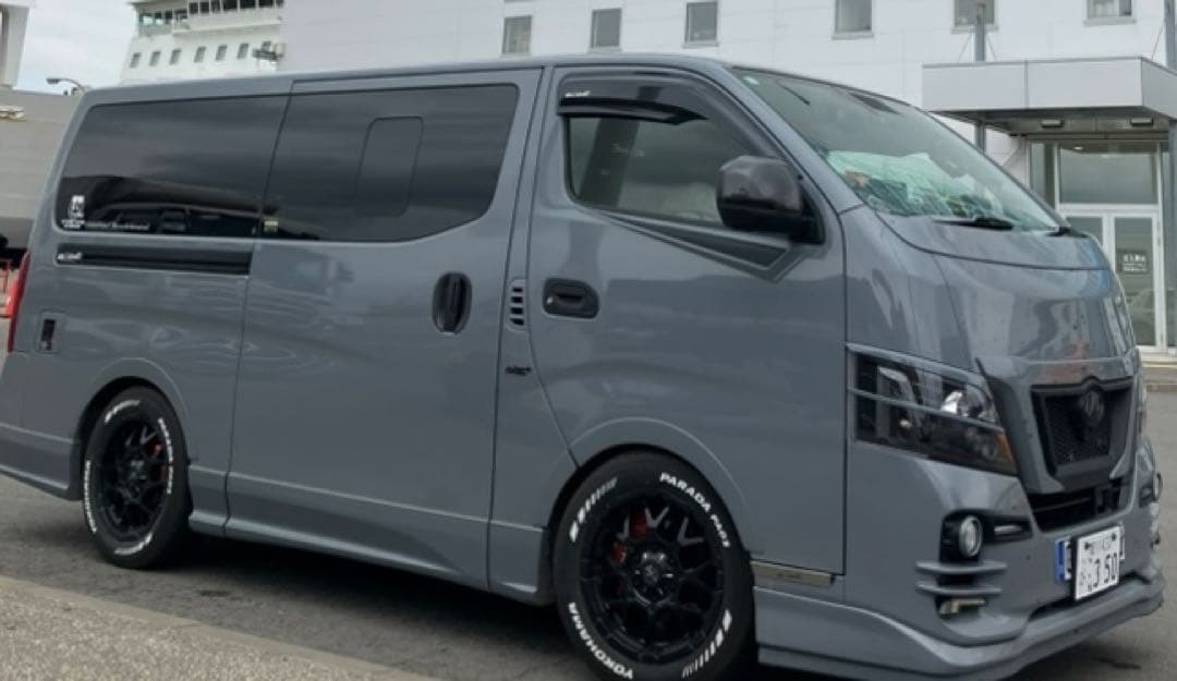 新品　未開封　IMPUL キャラバン　フロントグリル　エアロパーツ 未塗装