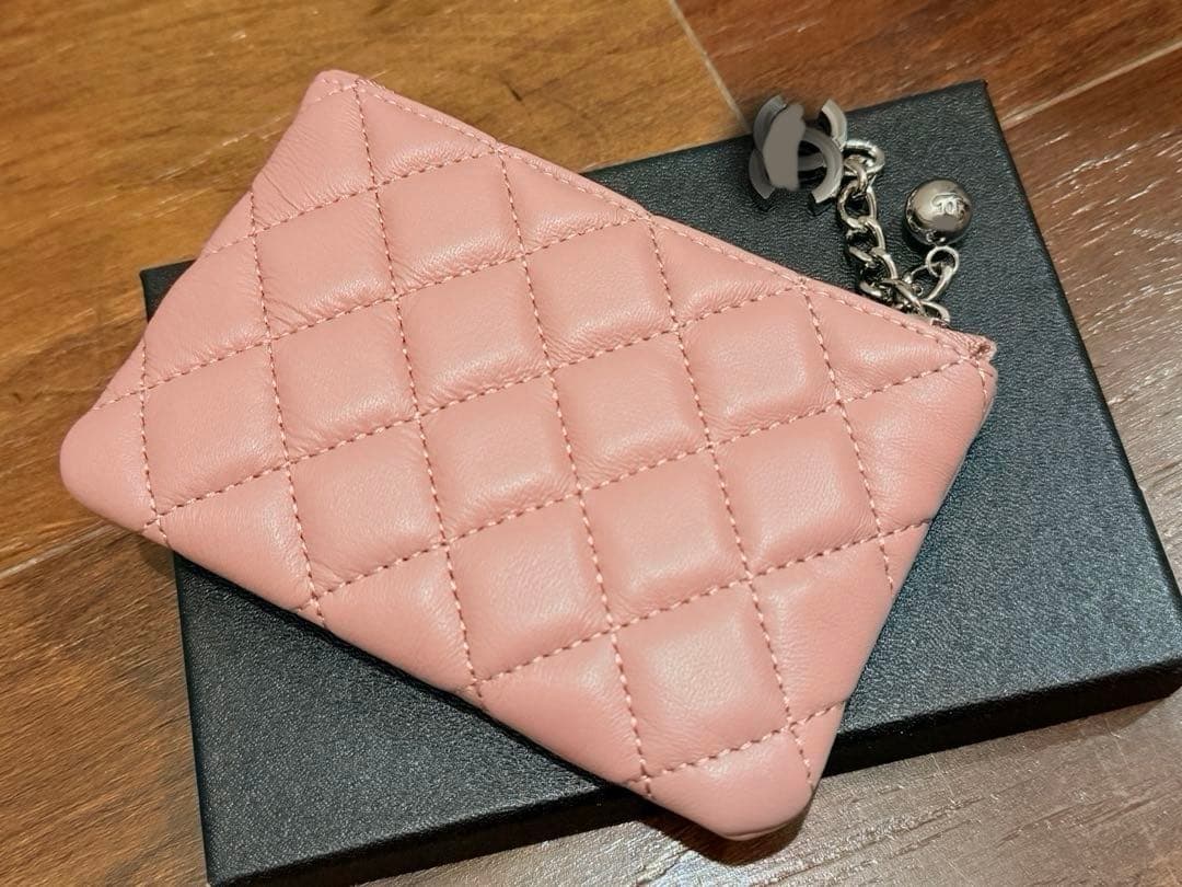 ノベルティ　ccロゴピンク　キルティング　キーリング付きケース