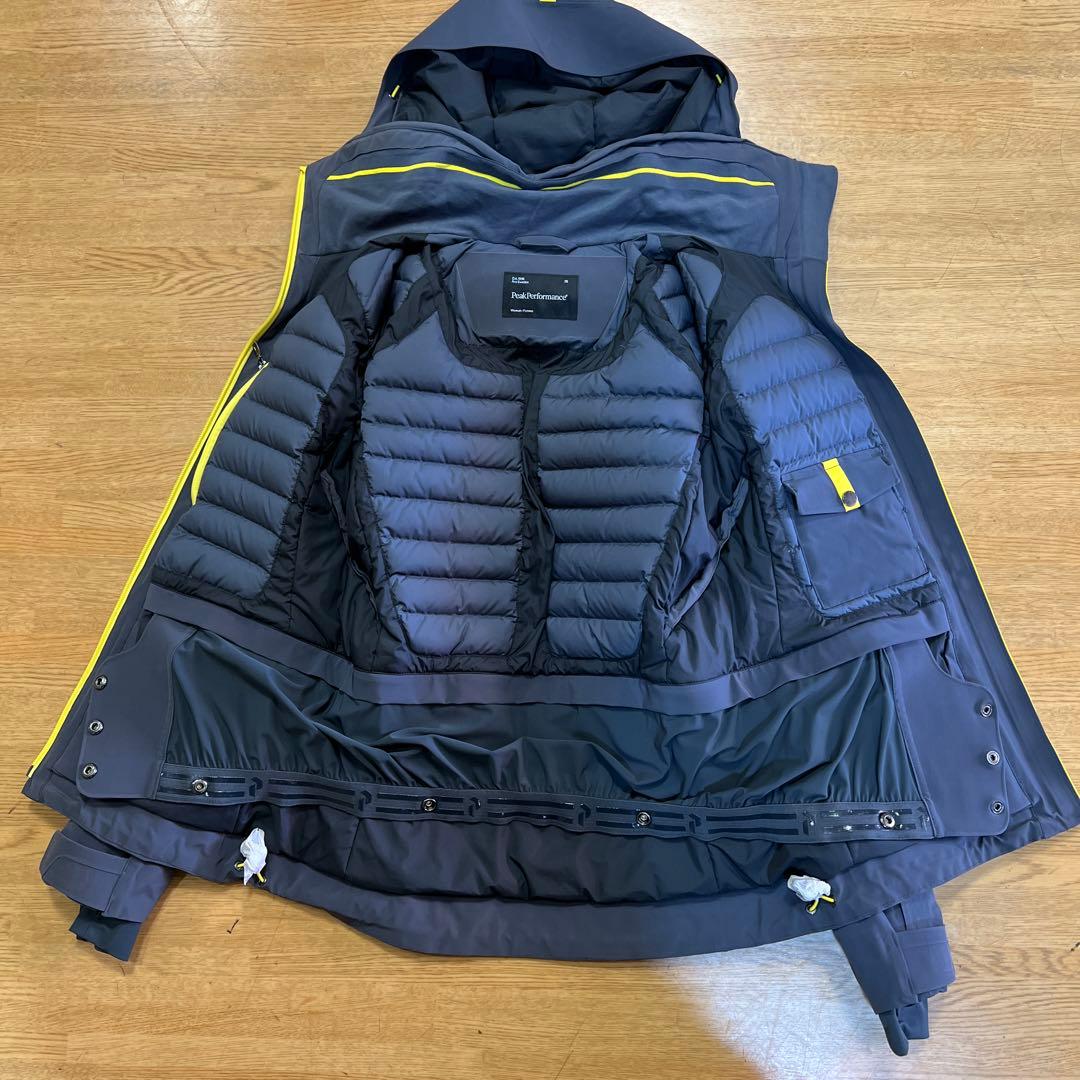 Peak Performance スノージャケット グレーX黄色36/Mサイズ
