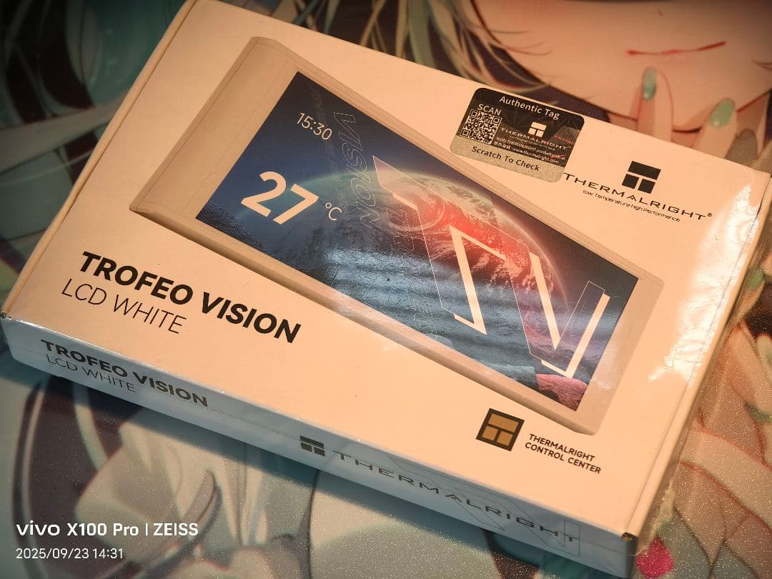 Thermalright 6.86インチ ケース内液晶 白 新品