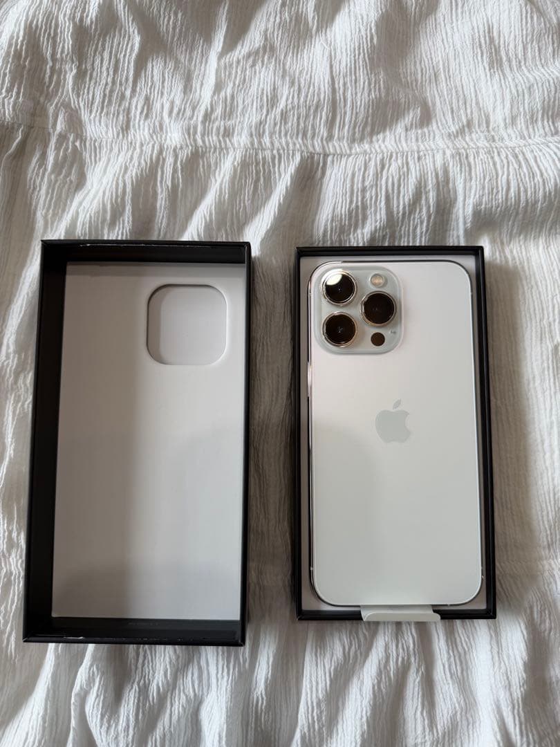 美品／バッテリー75%／Apple iPhone 13 Pro シルバー 本体