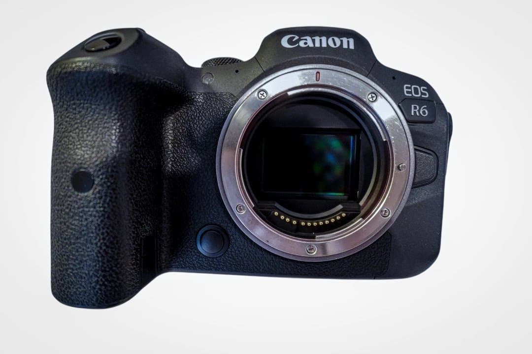 CANON　ミラーレス　 EOS R6ボディ
