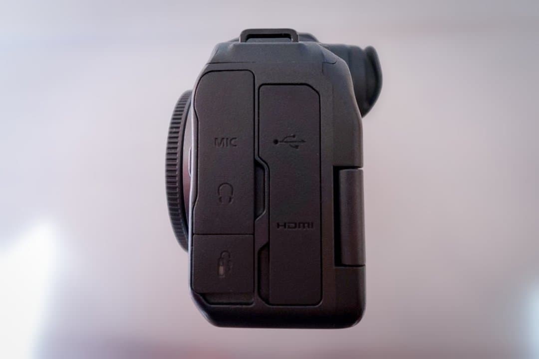 CANON　ミラーレス　 EOS R6ボディ