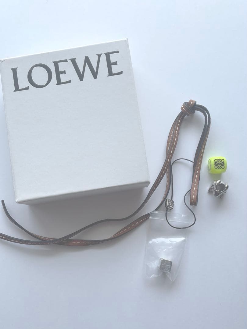 LOEWE レザーストラップ　シルバー チャーム セット