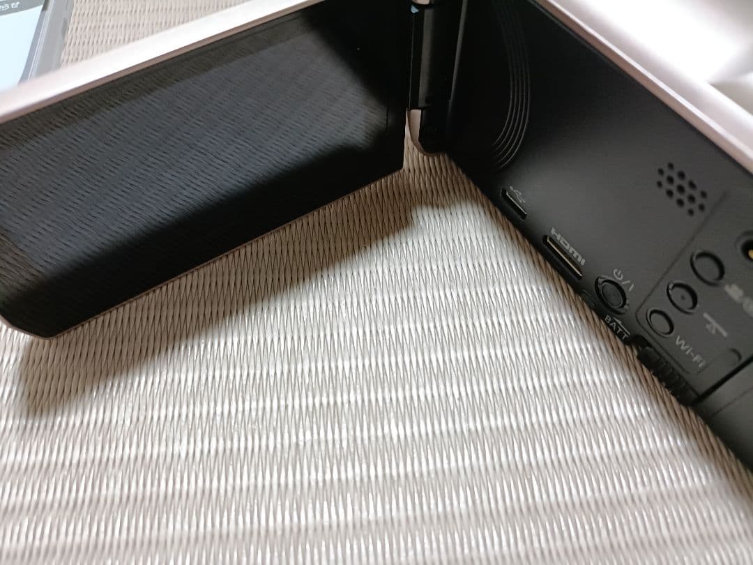 週末前タイムセール　Panasonic ビデオカメラ HC-V550M ゴールド