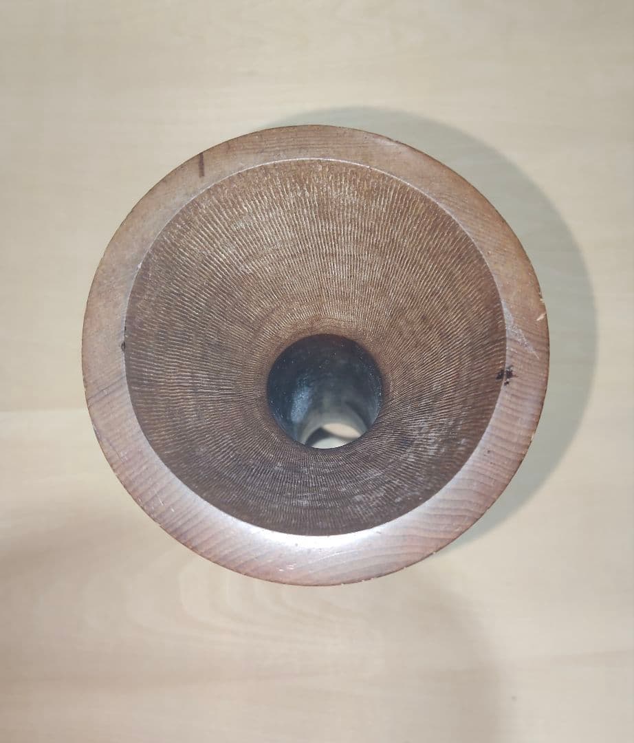 ユート 小鼓の胴 蝶の蒔絵 鉋目あり