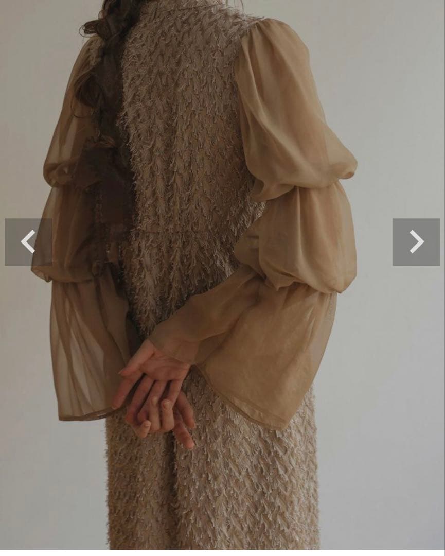 さるさん〈クリーニング済〉デザインスリーブシャギードレス　ベージュ