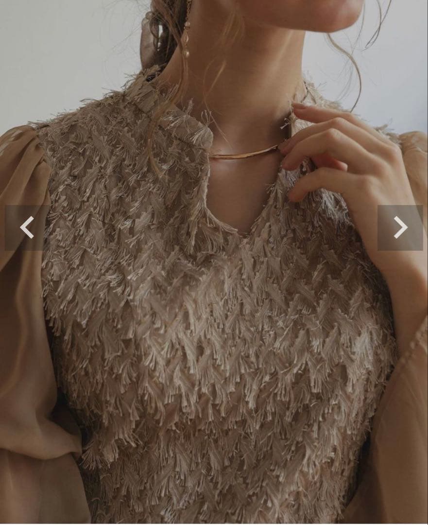 さるさん〈クリーニング済〉デザインスリーブシャギードレス　ベージュ