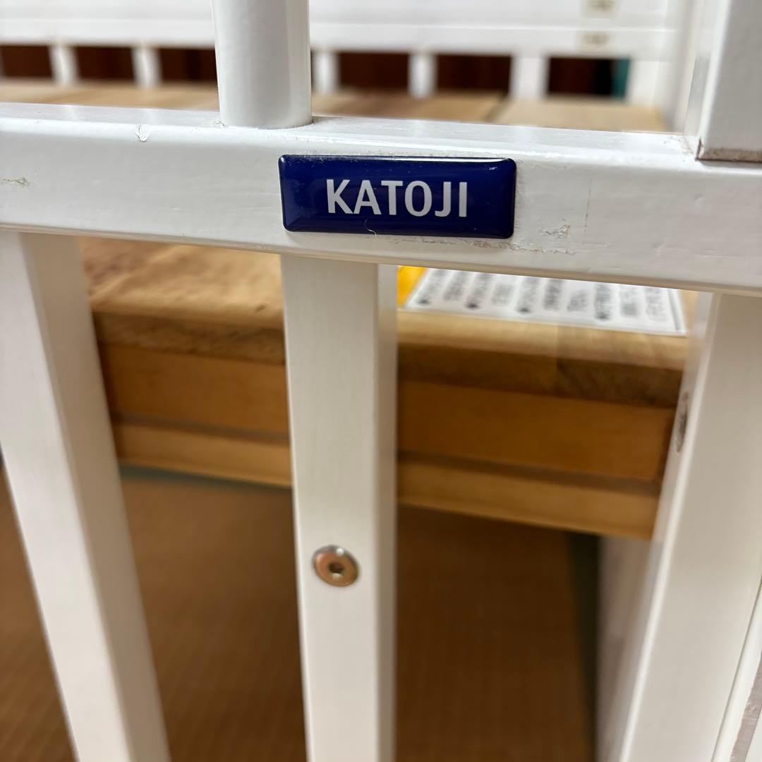 カトージ　木製ホワイトミニミニベビーベッド キャスター付き