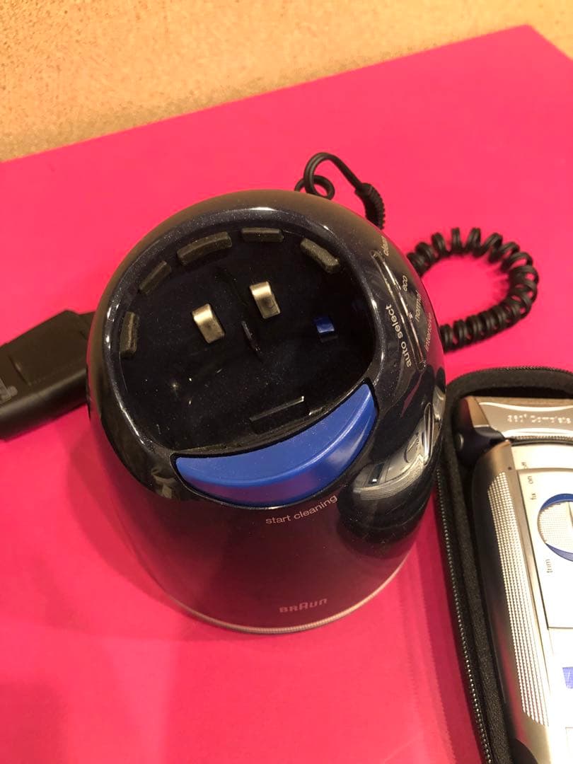 Braun シェーバー 充電器・ケース付き