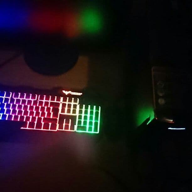 [値下げ可]I５Core搭載のデスクトップPC（光るマウス、キーボード付き）