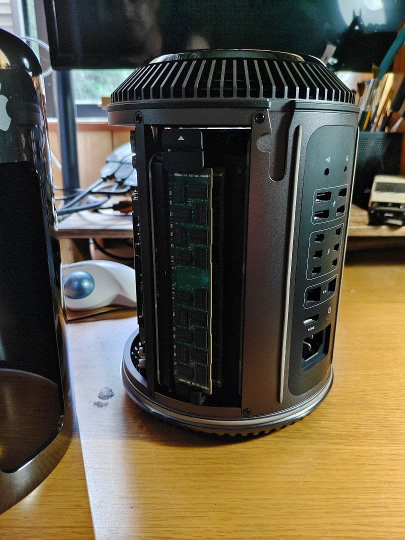 MacデビューにMac Pro 2013 12コア メモリ増設済　送料込み