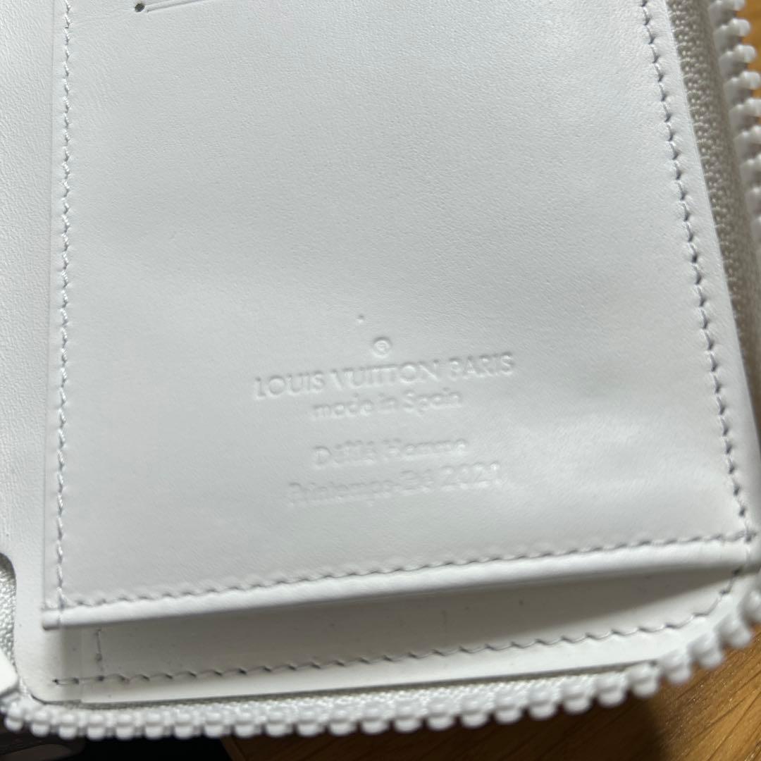 未使用LOUIS VUITTON キャラクター長財布 ホワイト　袋付き