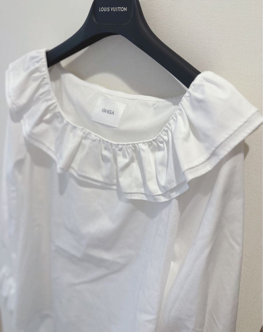 ✨新品未使用✨OHGA✨ラッフルショルダーブラウス✨ホワイト♡完売品♡翌日発送♡