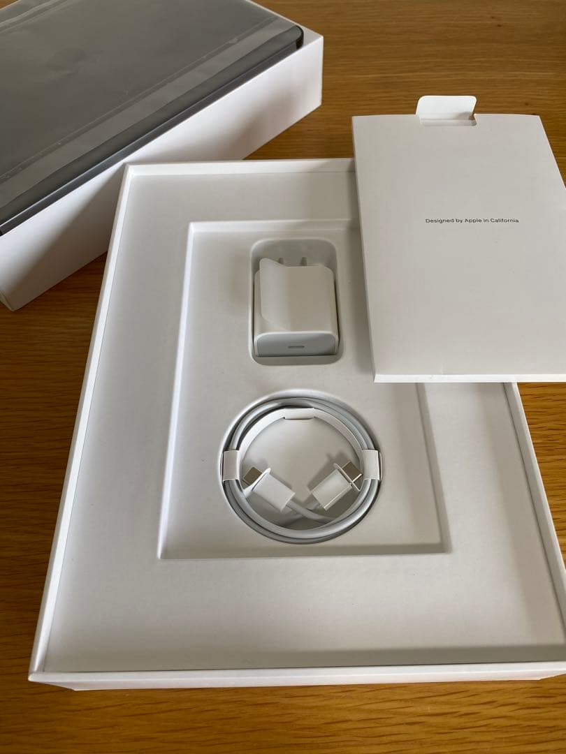 【美品】iPad Air第5世代 M1 新品に近い　iPad 本体　付属品未使用