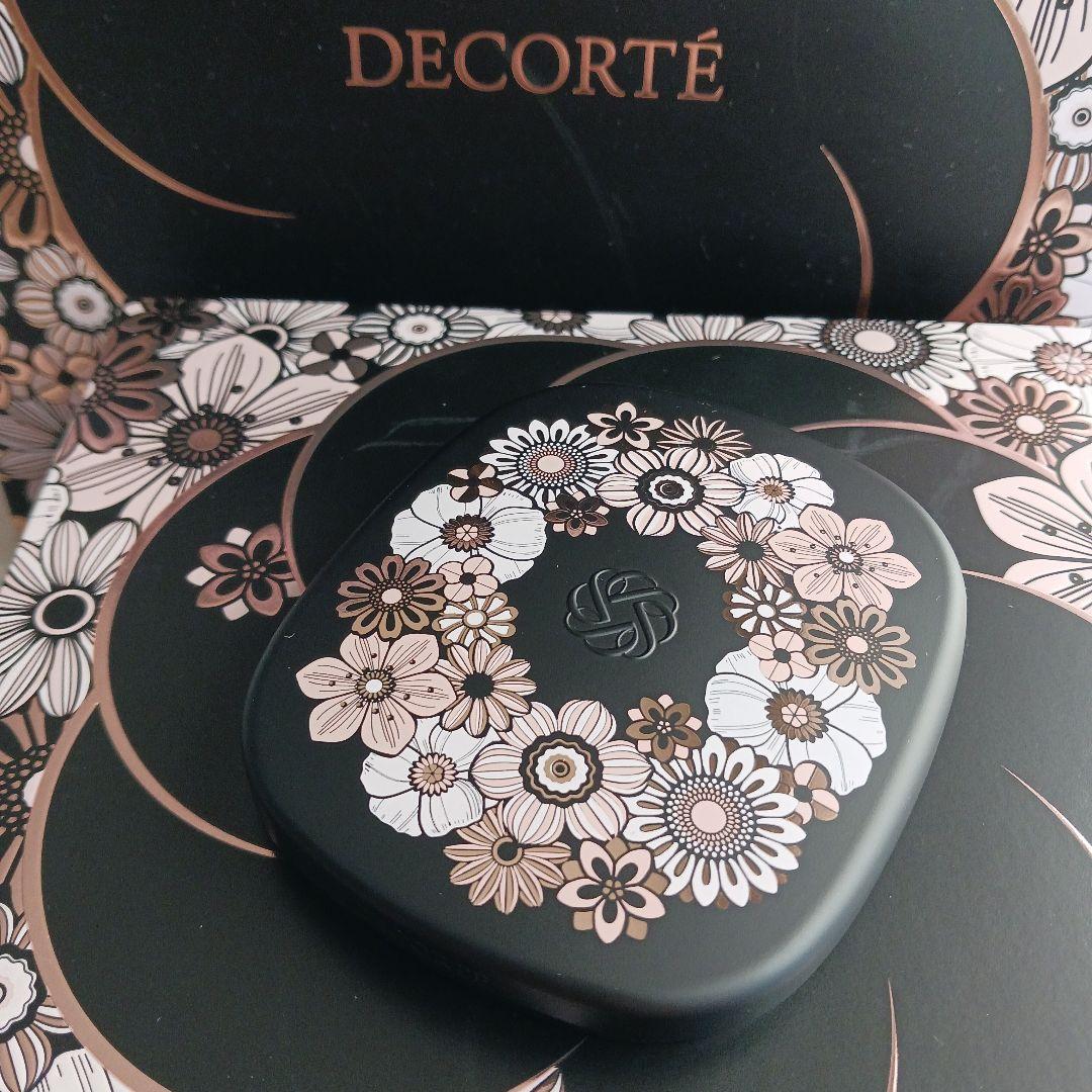 COSME DECORTE　クリスマスコフレ 2025　アイシャドウパレット