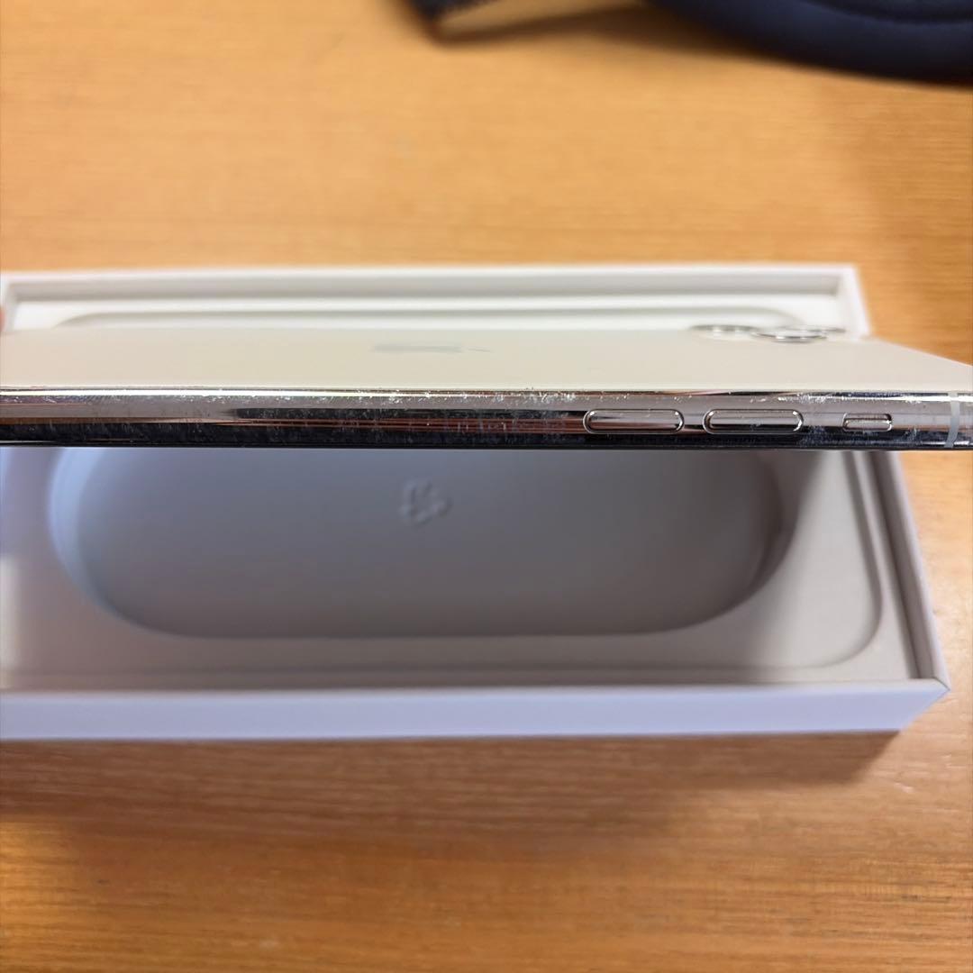 iPhone11 pro max （シルバー）