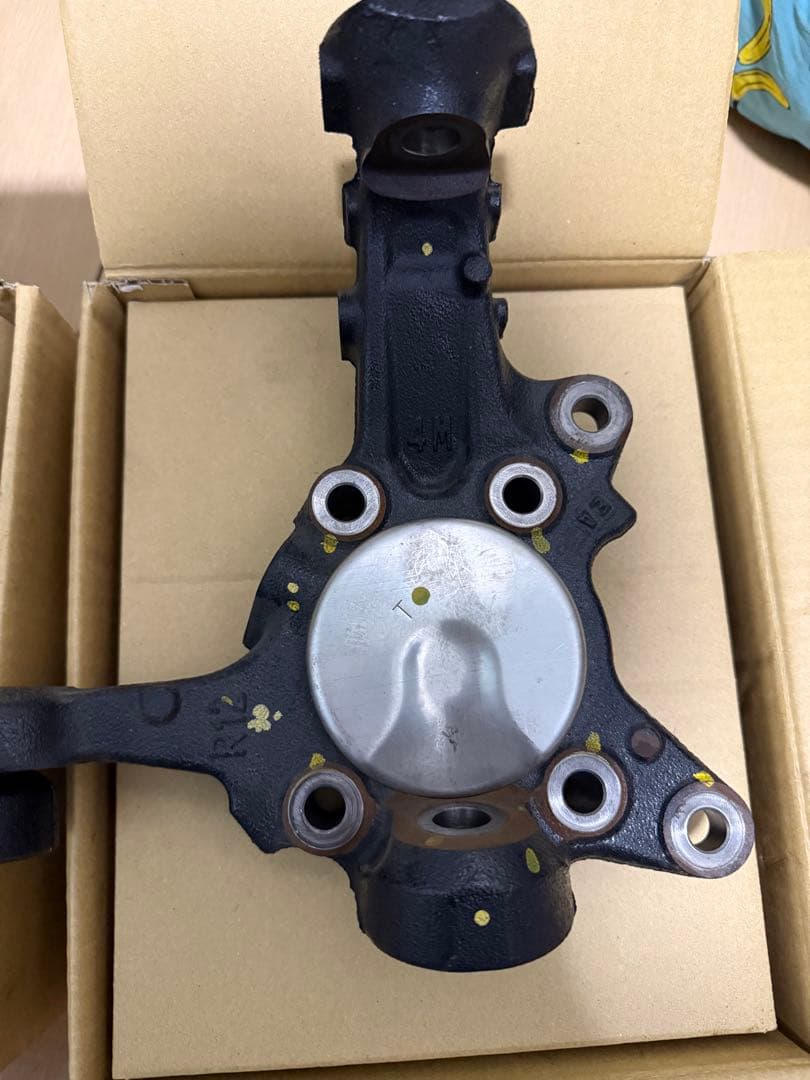 200系ハイエース　純正ナックル　左右セット