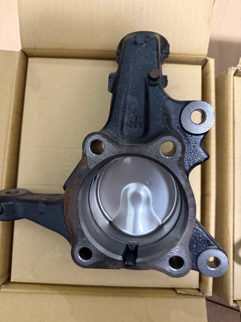 200系ハイエース　純正ナックル　左右セット