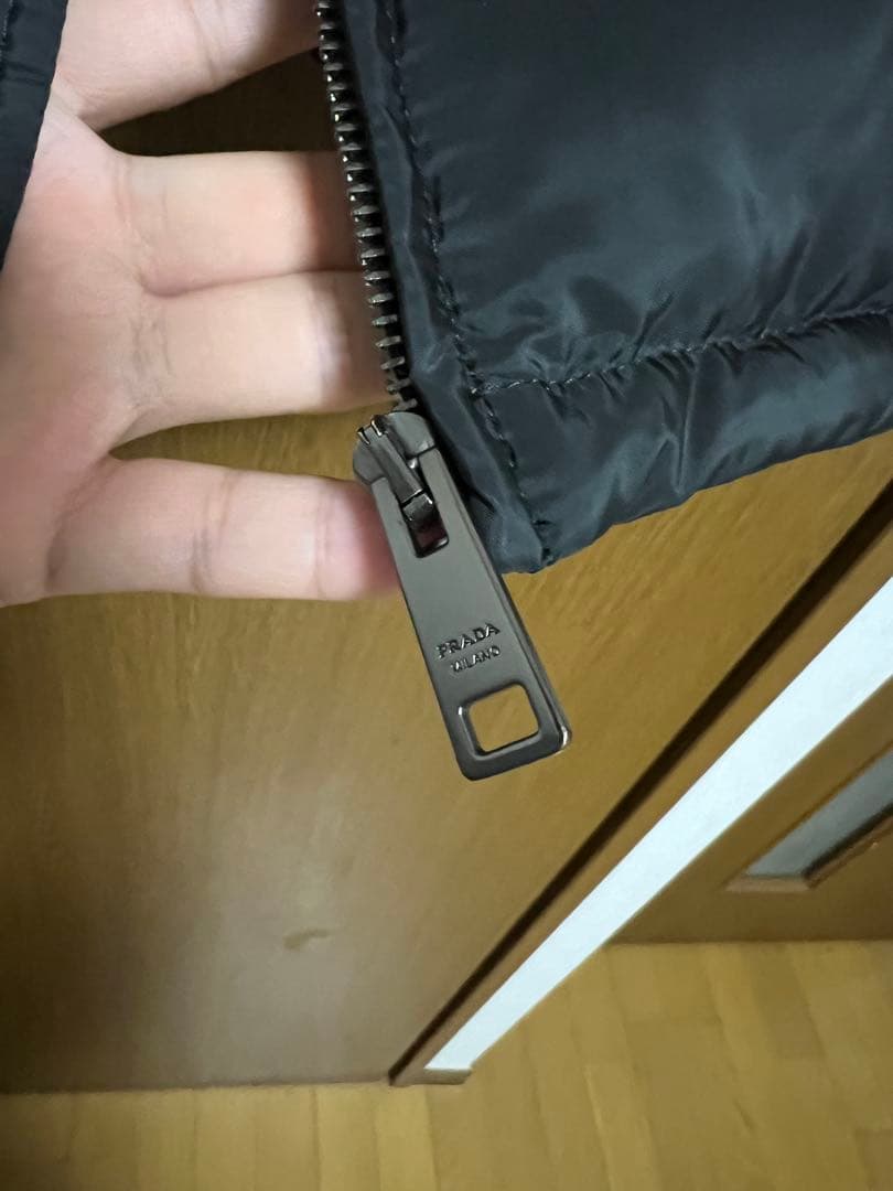 PRADA ブラック ダウンベスト