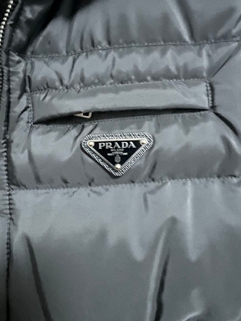 PRADA ブラック ダウンベスト