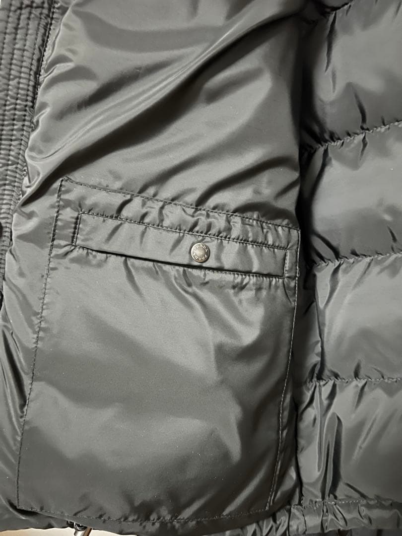 PRADA ブラック ダウンベスト