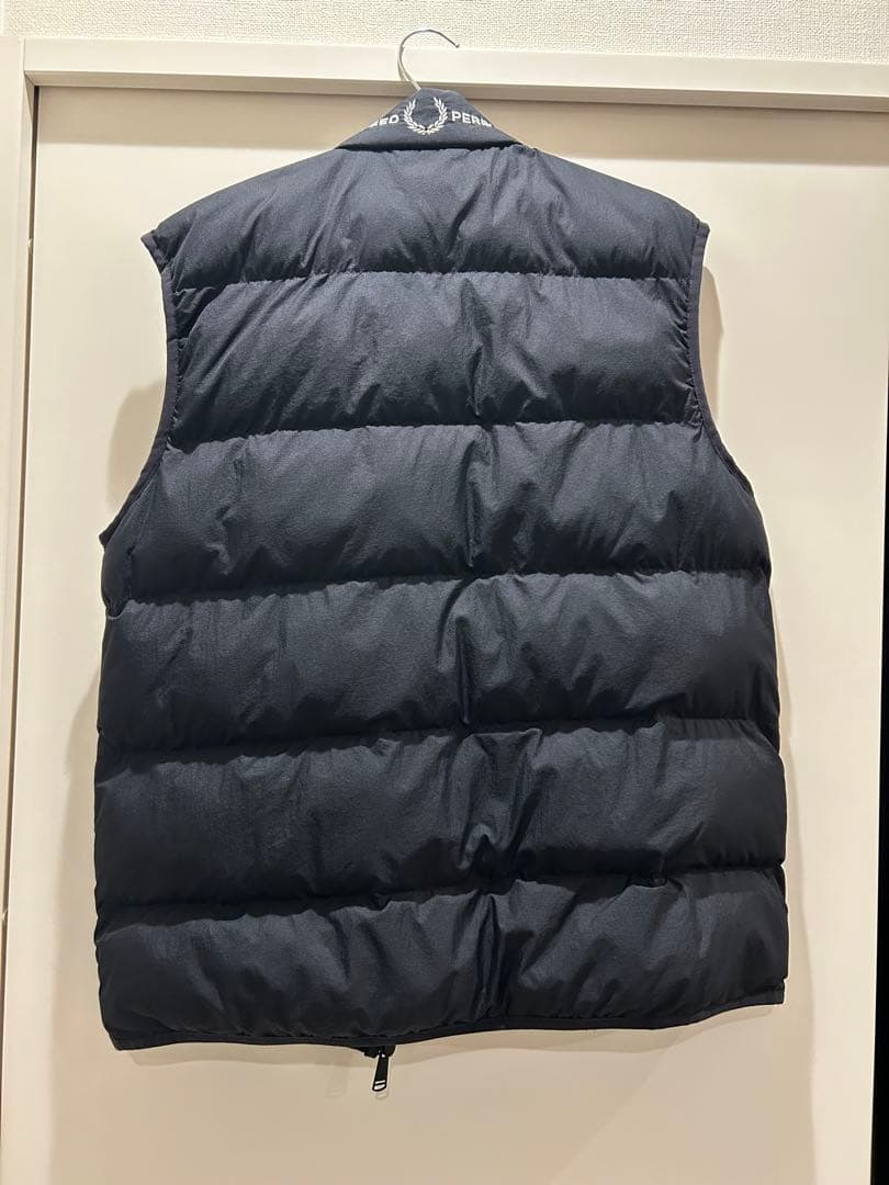 フレッドペリーダウンベスト ブラック ロゴ刺繍